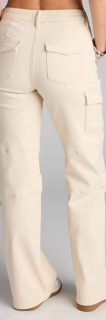 Style up your rotation with the Catch Me In Cargo Mid-Rise Straight-Leg Jeans, trendy beige jeans made to anchor every outfit with attitude and ease.