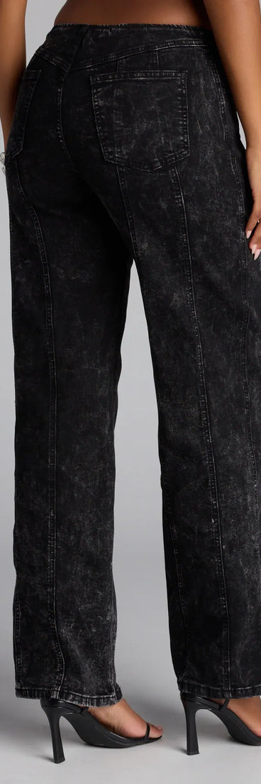 Designed for campus outfits, sleek workwear, and on-the-go moments, the Dial Up Drama Mid-Rise Lace Up Denim Jeans are trendy black bottoms for women bringing effortless fall versatility.