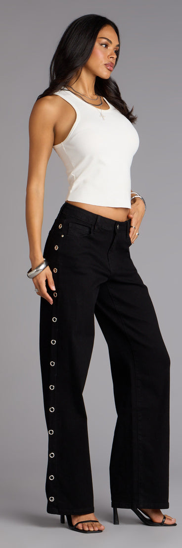 Make a fall statement in the Ring It In Grommet Wide-Leg Denim Jeans, a closet must-have among fall bottoms for women.