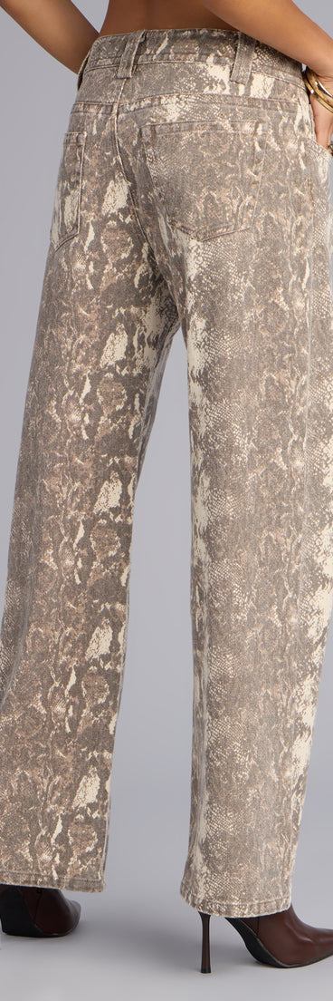 Get into matching sets with the Wild Moves Snake Print Wide-Leg Jeans in snake print, an easy outfit choice that balances trend and versatility.
