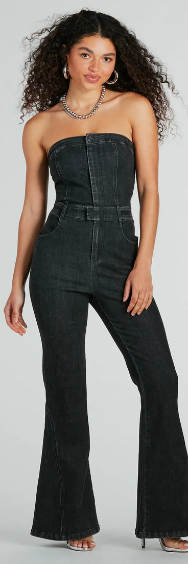 The Flirty Retro Strapless Flare Denim Jumpsuit is a stylish women's denim jumpsuit, perfect for creating easy winter outfits, from casual days to holiday gatherings.