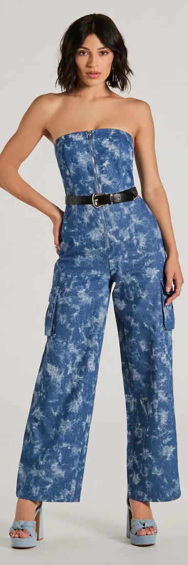 The Good Vibes Strapless Tie-Dye Wide-Leg Cargo Jumpsuit is a stylish women's denim jumpsuit, perfect for creating easy winter outfits, from casual days to holiday gatherings.