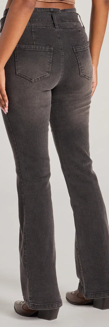 The Cool-Girl Era Belted Flare-Leg Jeans is a trendy women's bottom in black, designed with modern details and alluring textures to complete chic outfits for 2025.