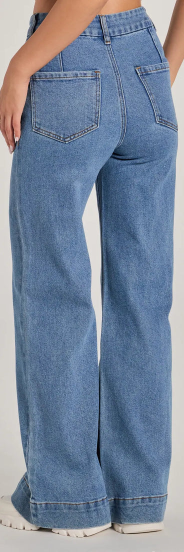  Easy Coolness Wide-Leg Denim Jeans is a pair of women's pants with an on-trend leg style and elevated fabric that adds texture, perfect for crafting effortless office-ready winter outfits.