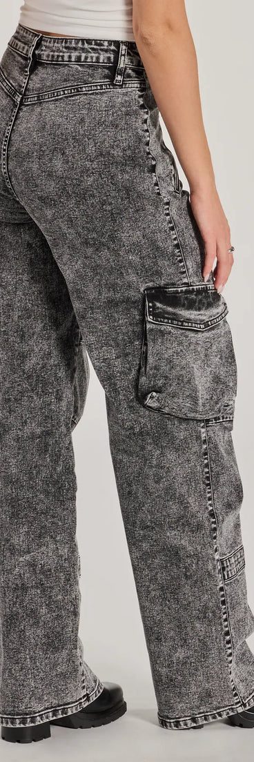The On-Trend High-Rise Cargo Acid Wash Jeans is a trendy women's bottom in black, designed with modern details and alluring textures to complete chic outfits for 2025.