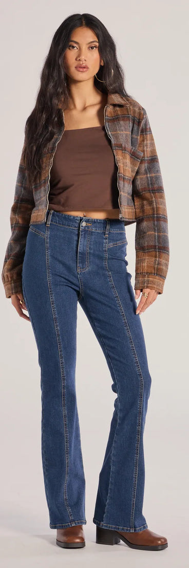 Create bold, fashion-forward looks for summer with the Seamlessly Chic High-Rise Bootcut Denim Jeans in dark denim wash, a must-have piece from Windsor’s collection of stylish bottoms for women.