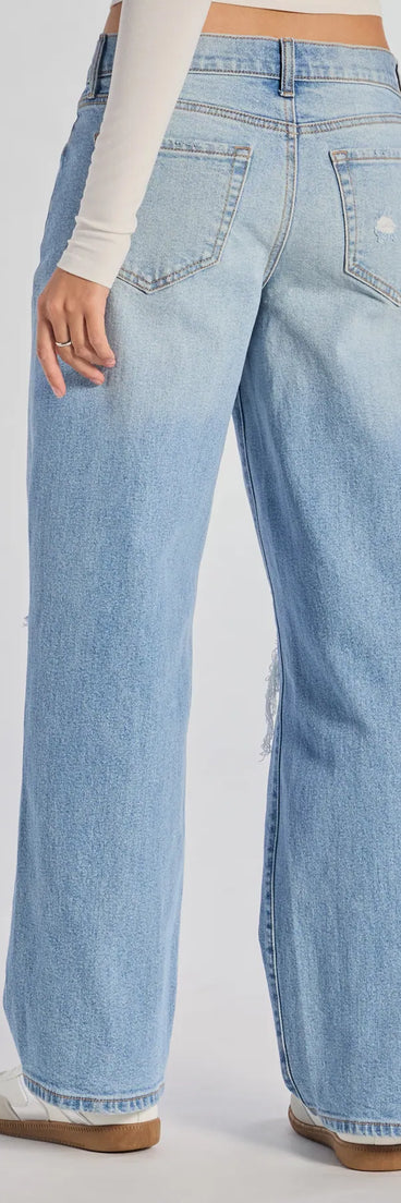 Designed for campus outfits, sleek workwear, and on-the-go moments, the Chill Vibes Only Baggy Destructed Denim Jeans are trendy medium denim wash bottoms for women bringing effortless fall versatility.