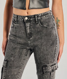 Create bold, fashion-forward looks for spring or summer with the Bold High-Rise Acid Wash Cargo Jeans in black, a must-have piece from Windsor’s collection of stylish bottoms for women.