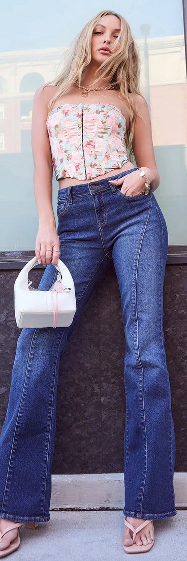 Create bold, fashion-forward looks for any event or for your page with the Make A Scene Mid-Rise Flare Denim Jeans in dark denim wash, a must-have piece from Windsor’s collection of stylish bottoms for women.