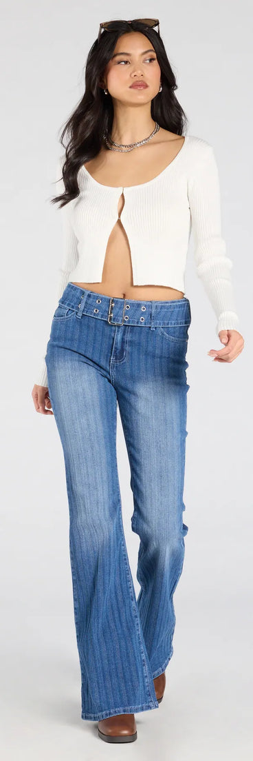 Designed for campus outfits, sleek workwear, and on-the-go moments, the All Time Cute Mid-Rise Belted Flare Denim Jeans are trendy dark denim wash bottoms for women bringing effortless fall versatility.