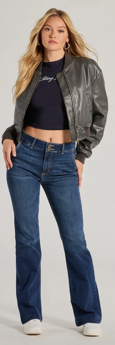 
Upgrade your style game for 2025 with the Channel Cute Mid-Rise Pleated Denim Mini Skirt, perfect for any fashion-forward wardrobe.