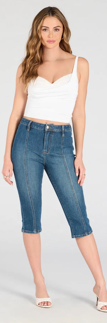 Elevate everyday looks with the All Day Vibe Mid-Rise Denim Capri Pants, a sleek pair of dark denim wash jeans designed for comfort, shape, and style.