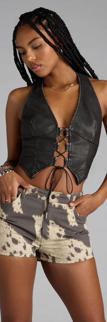 Designed for campus outfits, sleek workwear, and on-the-go moments, the Country Vibe Cow Print Denim Shorts are trendy brown bottoms for women bringing effortless fall versatility.