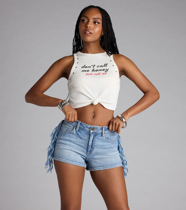 Designed for campus outfits, sleek workwear, and on-the-go moments, the Main Stage Energy Fringe Denim Shorts are trendy medium denim wash bottoms for women bringing effortless fall versatility.