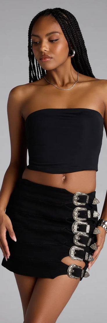 Designed for campus outfits, sleek workwear, and on-the-go moments, the Buckle Down High-Rise Denim Skort is a trendy black bottom for women bringing effortless fall versatility.