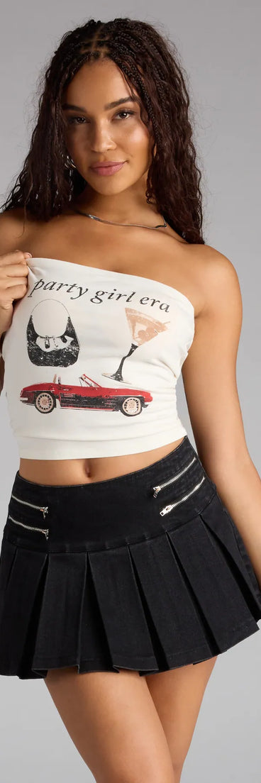 Make a fall statement in black tones that highlight the Too Cool To Pleat Mini Skort as a must-have among fall bottoms for women.