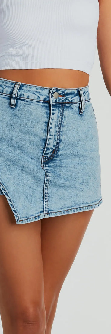 The Center Stage High-Rise Acid Denim Skort is a trendy women's bottom in light blue, designed with modern details and alluring textures to complete chic outfits for 2025.