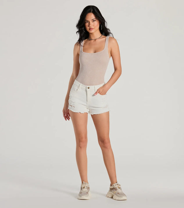 
Upgrade your style game for 2025 with the Flirty Pick Mid-Rise Pleated Denim Skort, perfect for any fashion-forward wardrobe.