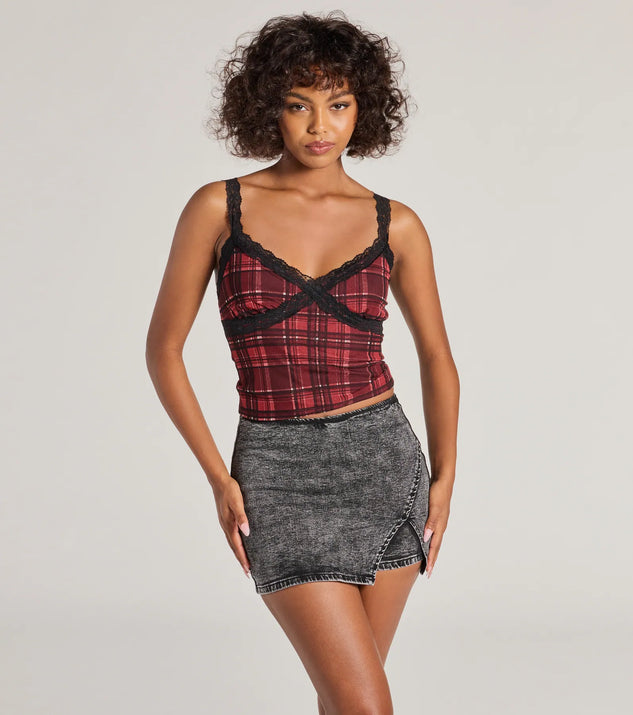 
Upgrade your style game for 2025 with the Flirty Pick Mid-Rise Pleated Denim Skort in dark denim, perfect for any fashion-forward wardrobe.