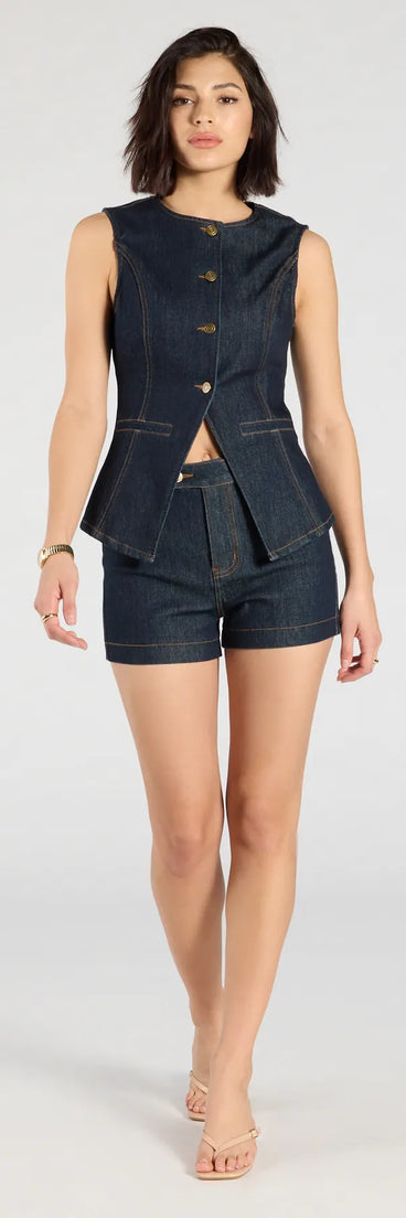 Designed for campus outfits, sleek workwear, and on-the-go moments, the Exceptional Poise High Rise Denim Shorts are trendy dark denim wash bottoms for women bringing effortless fall versatility.