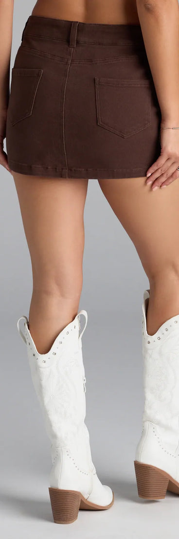 Stay flirty and fuss-free in the Fierce And Trendy Mid-Rise Leopard Mini Skort, a leopard print denim skort that’s all about movement and edge.