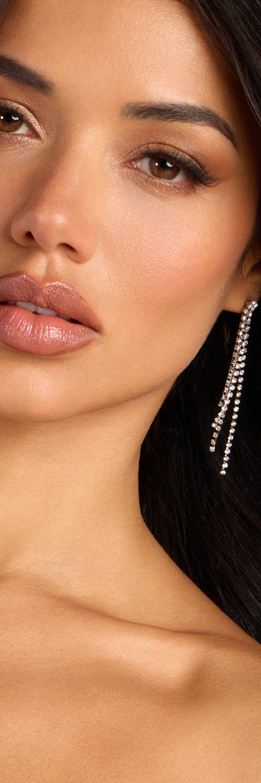 Style your vibe in seconds with the Rhinestone Drip Fringe Earrings in silver, a fashion accessories essential that completes any outfit with ease.