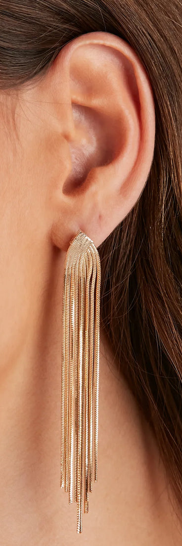 Get ready for any event with the Fallin' For Fringe Duster Earrings in gold, an essential start to creating a versatile holiday outfit for women for holiday parties, cocktail hours, or NYE events.