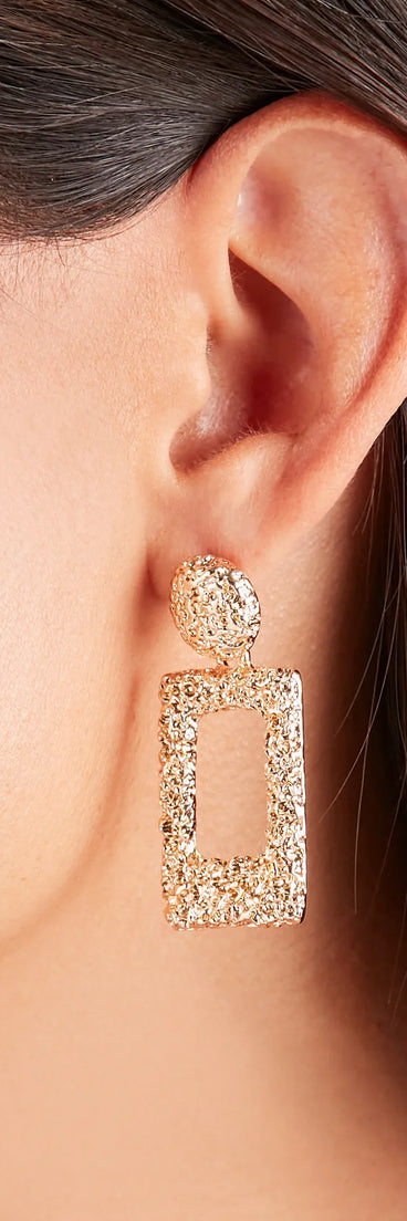 Glam Affair Small Door-Knocker Earrings