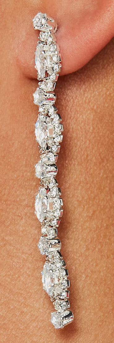 
Upgrade your style game for 2025 with the Luxe Shimmer Rhinestone Duster Earrings in silver, perfect for any fashion-forward wardrobe.