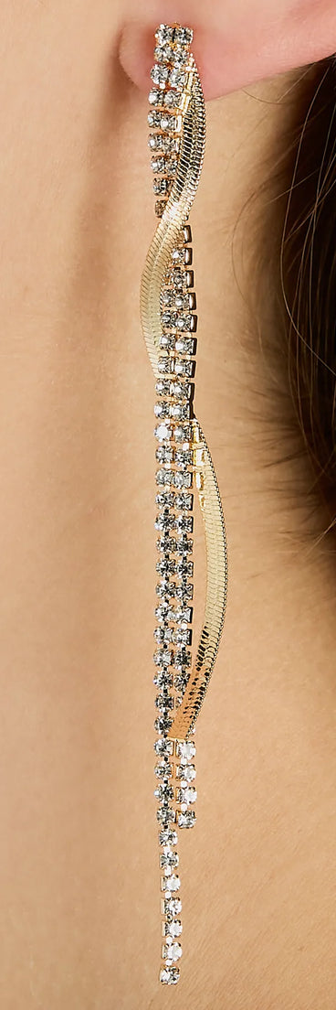 Get ready for any event with the So Elevated Rhinestone Chain Twist Earrings in gold, an essential start to creating a versatile holiday outfit for women for holiday parties, cocktail hours, or NYE events.