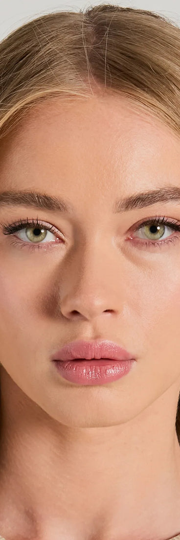 The Keep It Chic Doorknocker Hoop Earrings in gold is a women's workwear essential with an elevated fabric and chic silhouette, ideal for layering and versatile enough to take your look from office chic to going-out ready!