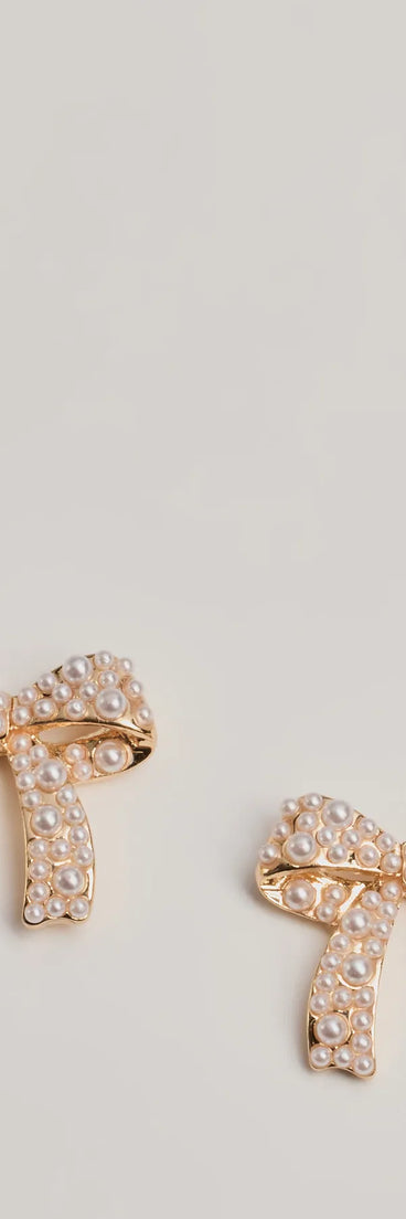 
Upgrade your style game for 2025 with the Sweet Impression Faux Pearl Bow Earrings in gold, perfect for any fashion-forward wardrobe.