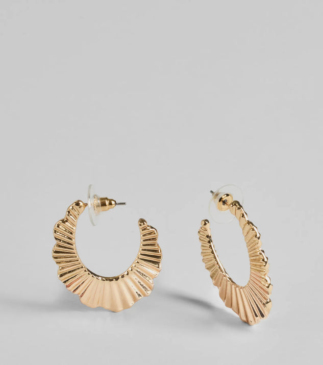 The Stand Out Texture Oval Hoop Earrings in gold is a women's workwear essential with an elevated fabric and chic silhouette, ideal for layering and versatile enough to take your look from office chic to going-out ready!