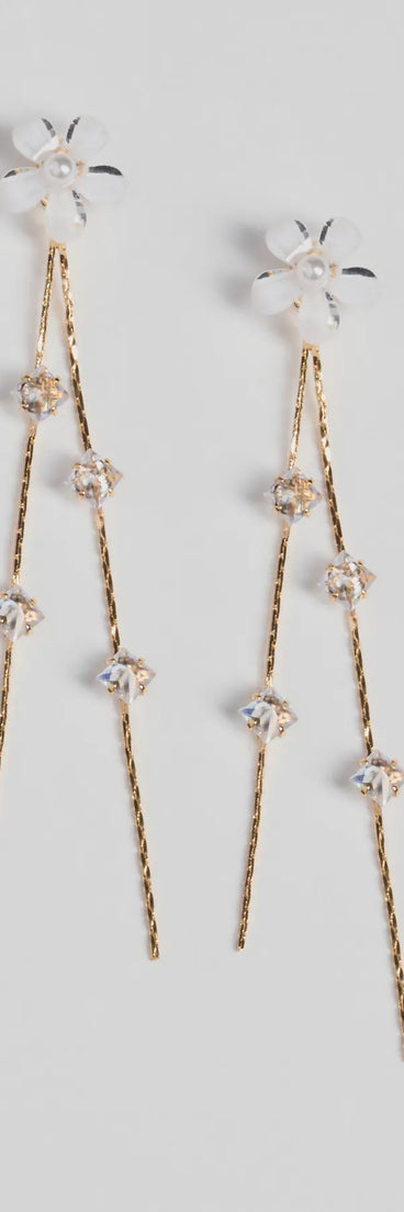 The Graceful Flair Floral Linear Earrings in white brings sleek style to any graduation outfit, from cap and gown to after-party.