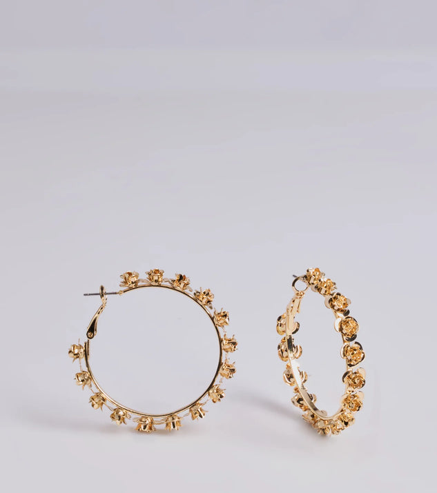 Luxe Bloom Floral Trim Hoop Earrings, a trendy gold addition to women's going-out outfits, is ideal for Christmas party outfits, chic NYE attire, or winter night-out looks that keep you on-trend!