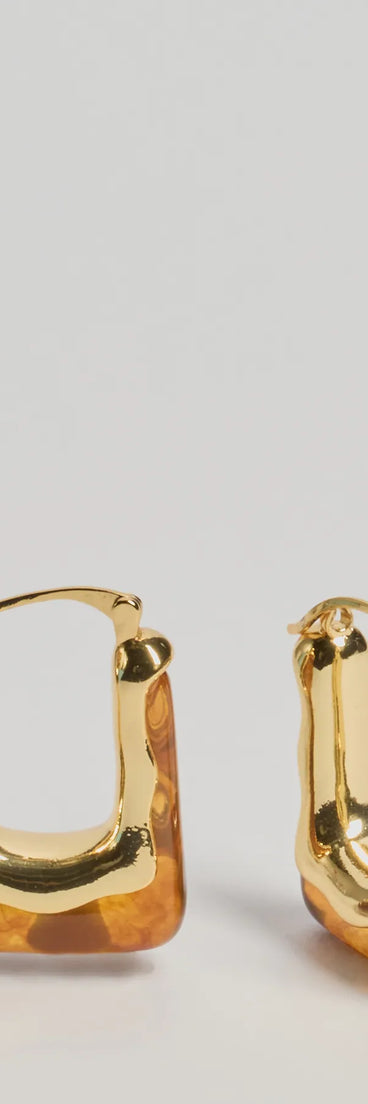 Sleek Acrylic Square Hoop Earrings, a trendy brown addition to women's going-out outfits, is ideal for Christmas party outfits, chic NYE attire, or winter night-out looks that keep you on-trend!