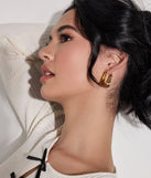 Sleek Acrylic Square Hoop Earrings, a trendy brown addition to women's going-out outfits, is ideal for Christmas party outfits, chic NYE attire, or winter night-out looks that keep you on-trend!