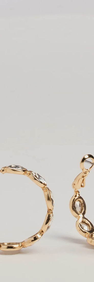 
Upgrade your style game for 2025 with the Perfect Shine Rhinestone Hoop Earrings in gold, perfect for any fashion-forward wardrobe.