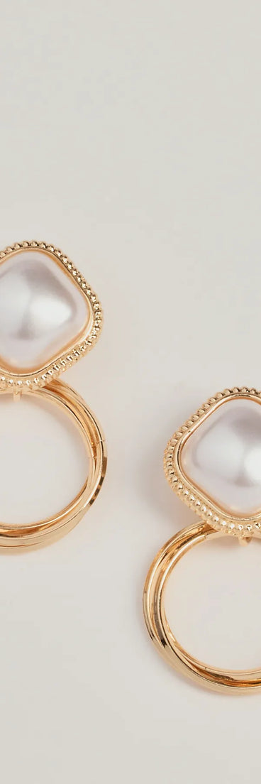 
Upgrade your style game for 2025 with the Luxe Statement Pearl Hoop Drop Earrings in gold, perfect for any fashion-forward wardrobe.