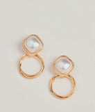 
Upgrade your style game for 2025 with the Luxe Statement Pearl Hoop Drop Earrings in gold, perfect for any fashion-forward wardrobe.
