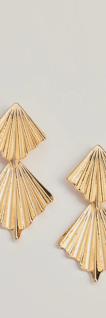 
Upgrade your style game for 2025 with the Major Fan Statement Earrings in gold, perfect for any fashion-forward wardrobe.