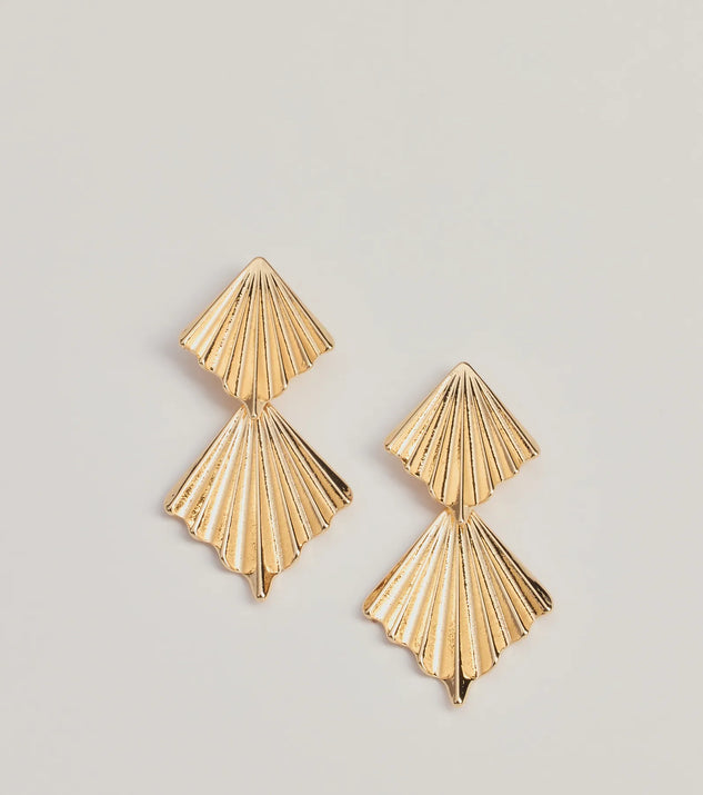 
Upgrade your style game for 2025 with the Major Fan Statement Earrings in gold, perfect for any fashion-forward wardrobe.