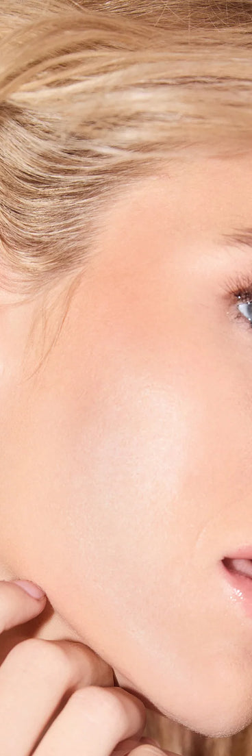 The Upscale Glow Two-Pack Ear Crawlers in silver brings edge and energy to your vibe, ready to elevate any festival look or concert outfit.