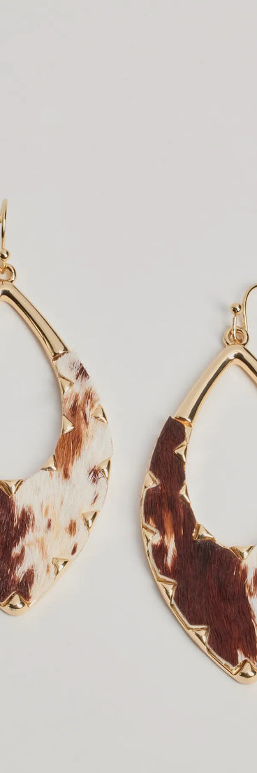 
Upgrade your style game for 2025 with the Western Babe Cow Print Cutout Teardrop Earrings in multi-color, perfect for any fashion-forward wardrobe.