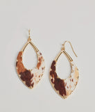 
Upgrade your style game for 2025 with the Western Babe Cow Print Cutout Teardrop Earrings in multi-color, perfect for any fashion-forward wardrobe.
