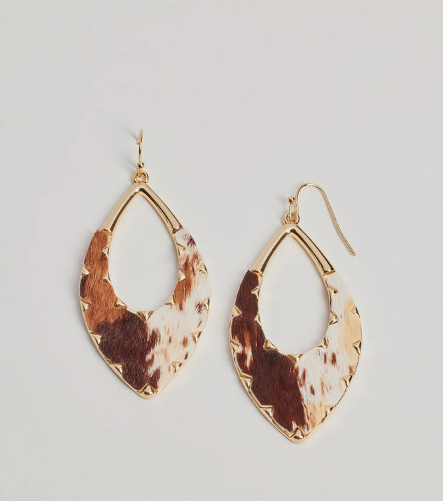 
Upgrade your style game for 2025 with the Western Babe Cow Print Cutout Teardrop Earrings in multi-color, perfect for any fashion-forward wardrobe.