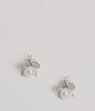 
Upgrade your style game for 2025 with the Glam Cutie Rhinestone And Pearl Bee Stud Earrings in silver, perfect for any fashion-forward wardrobe.