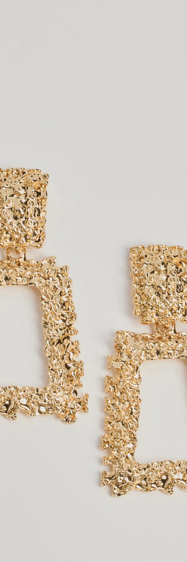 Shine at the 2025 countdown by completing your New Year’s Eve Outfit with the Looking Chic Oversized Door Knocker Earrings, a glam gold fashion accessory with statement-making details for festive going-out looks.