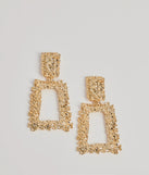 Shine at the 2025 countdown by completing your New Year’s Eve Outfit with the Looking Chic Oversized Door Knocker Earrings, a glam gold fashion accessory with statement-making details for festive going-out looks.