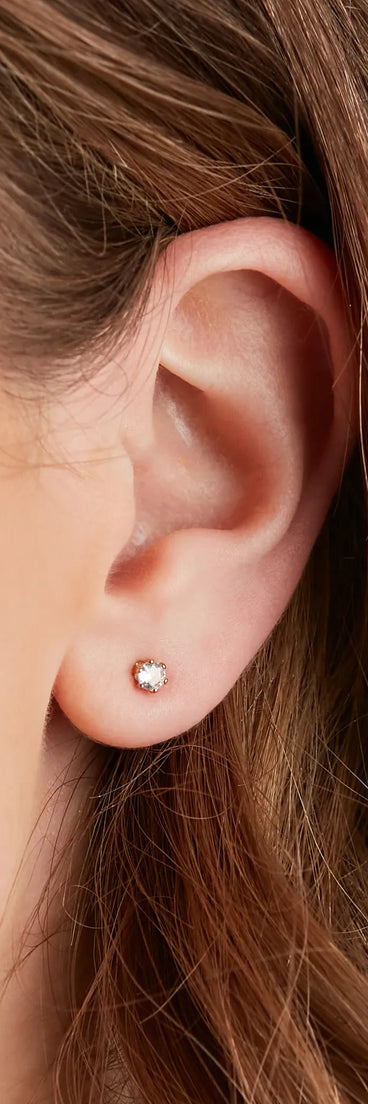 Get ready for any event with the Cubic Zirconia Studs Set in gold, an essential start to creating a versatile outfit for women for parties, cocktail hours, or Valentine's Day events.
